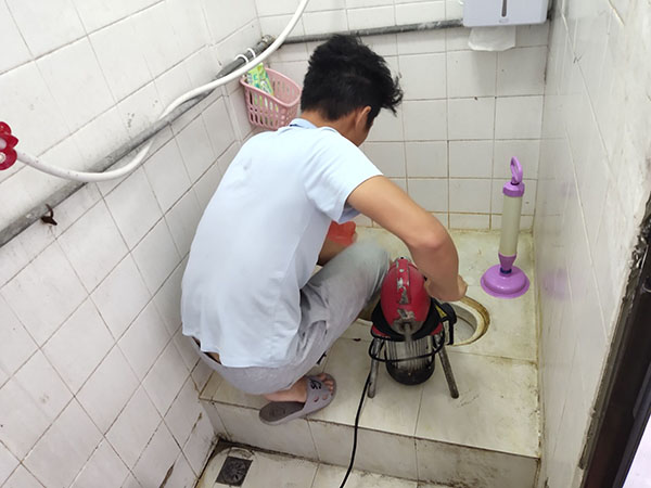 南昌肥皂掉到馬桶里把馬桶堵住了怎么辦？馬桶堵住了怎么辦