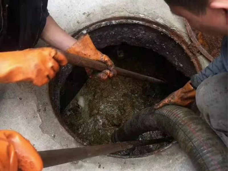 南昌清理化糞池時(shí)如何避免沼氣的危害？