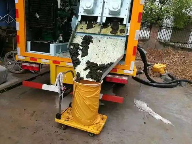 吸污凈化車(chē)能清理隔油池嗎？專(zhuān)業(yè)解決方案來(lái)了！